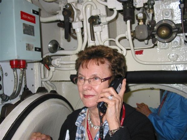 03-Voyage AREQ 2012.jpg - Françoise Beaupré à l'écoute...