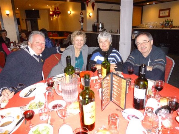 P1010027.JPG - Alain Pagé, Roch Belleau et conjointes