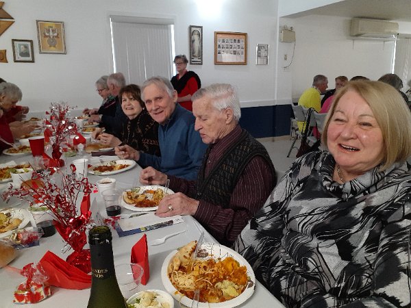 2. Abondance de mets et de sourires.jpg