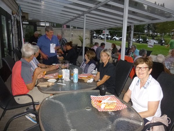 a- Golfeurs au repos.JPG
